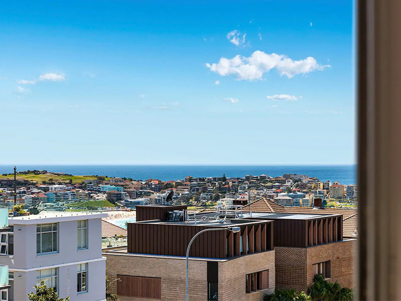 Home Buyers in Bondi Road, Bondi Beach, Sydney - View