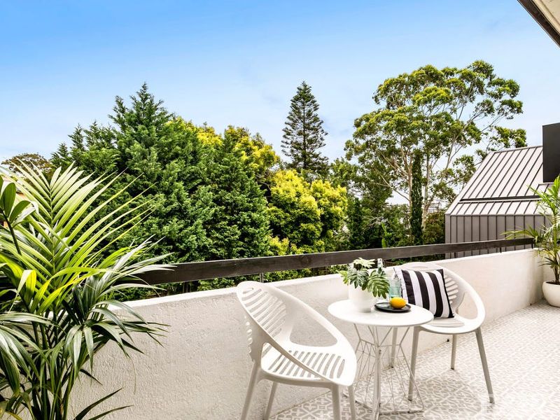 Buyers Agent Purchase in Penkivil St, Bondi, Sydney - Balcony