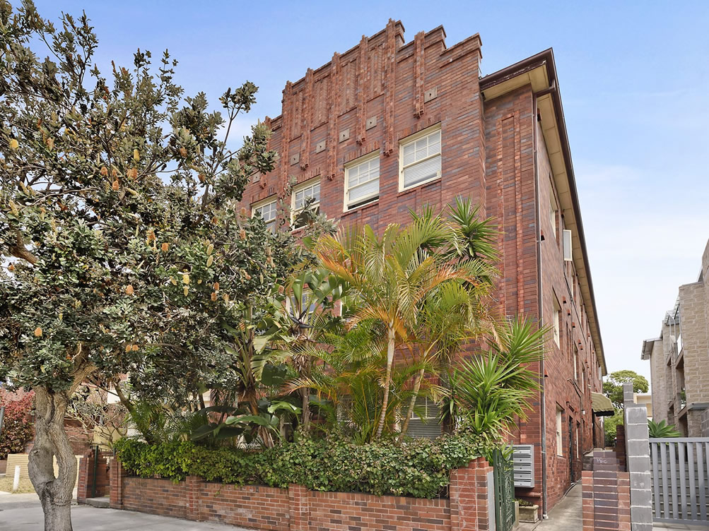 Buyers Agent Purchase in Curlewis St, Bondi, Sydney - Facade