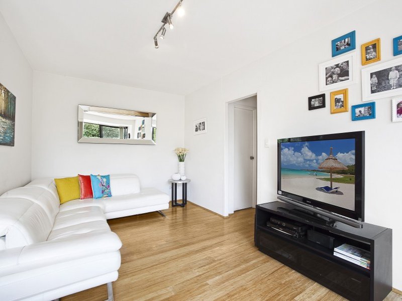 Home Buyers in Birrell Street, Bronte, Sydney - Living Room