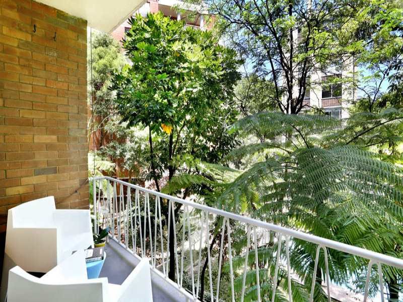 Home Buyers in Birtley Place, Elizabeth Bay, Sydney - Balcony