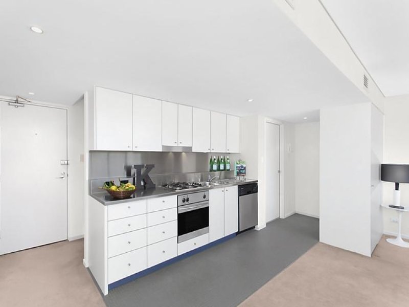 Home Buyers in Boundary Street, Paddington, Sydney - Kitchen