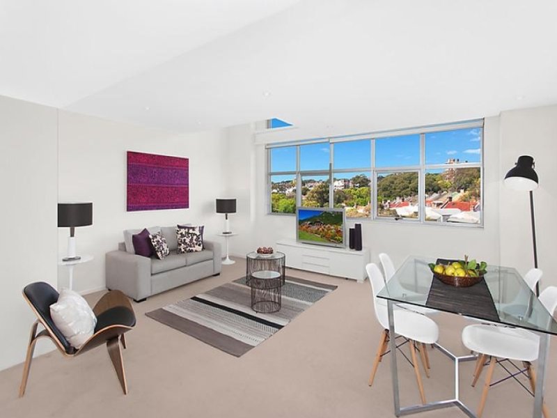 Home Buyers in Boundary Street, Paddington, Sydney - Living Room