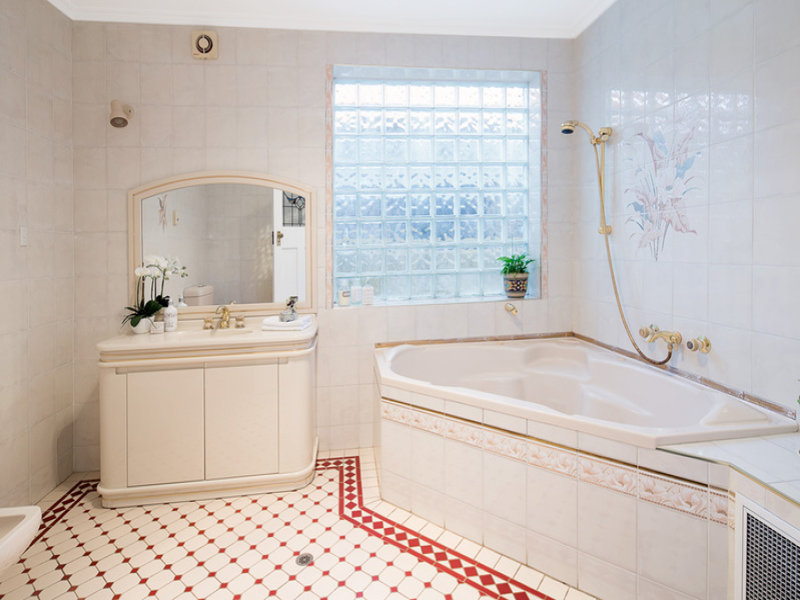 Home Buyers in Bourke Street, Queens Park, Sydney - Bath Room