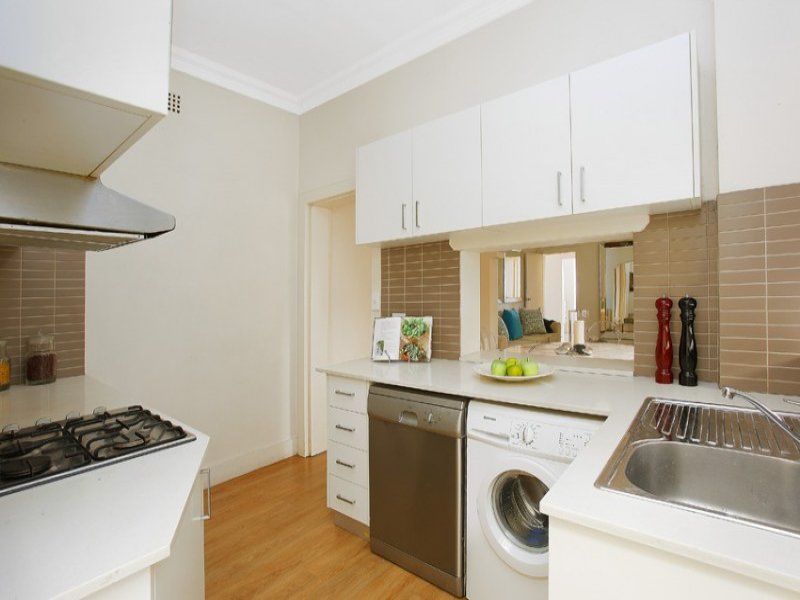 Home Buyers in Campbell Parade, Bondi Beach, Sydney - Kitchen