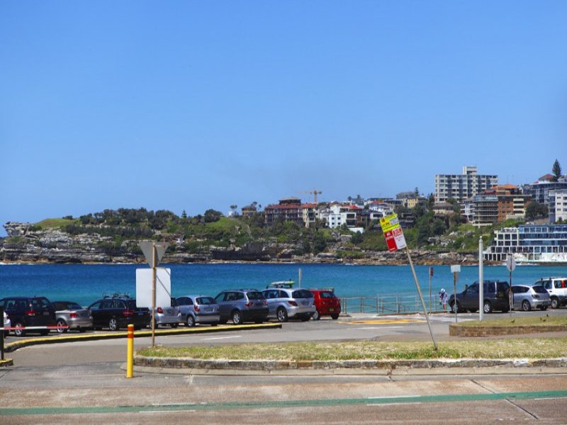 Home Buyers in Campbell Parade, Bondi Beach, Sydney - Park