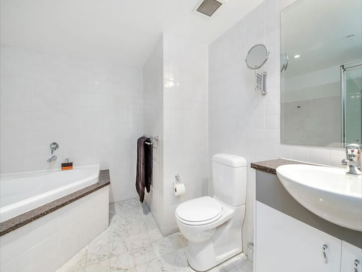 Home Buyers in Cowper Wharf Rd, Woolloomooloo, Sydney - Bathroom