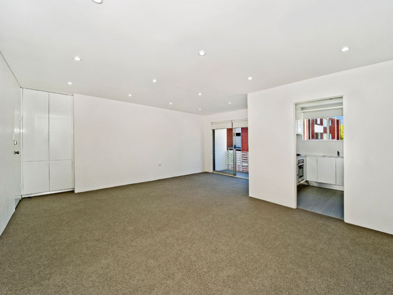 Home Buyer in Evans Ave, Eastlakes, Sydney - Living Room