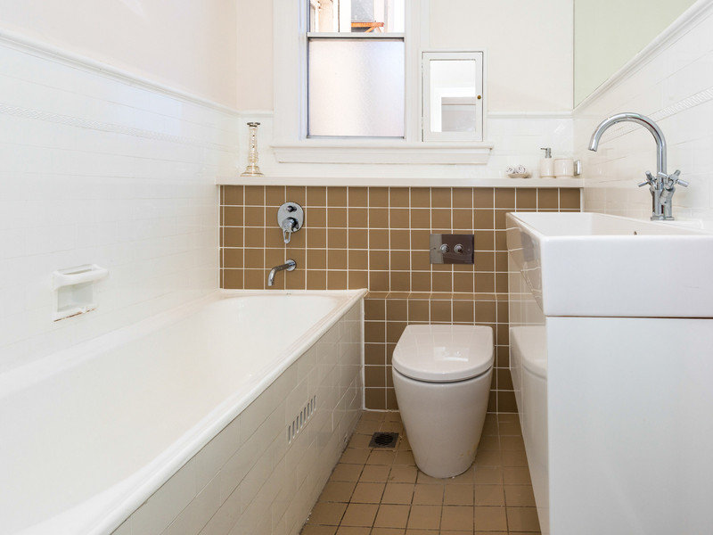 Investment Property in William St, Woolloomooloo, Sydney - Bathroom