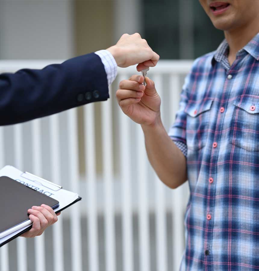 buyers agent in sydney handing key won in a auction