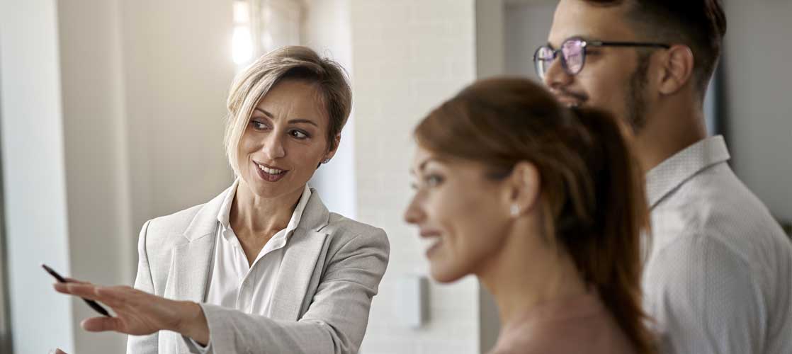 Buyer's Agent discussing with a client in Sydney, Australia