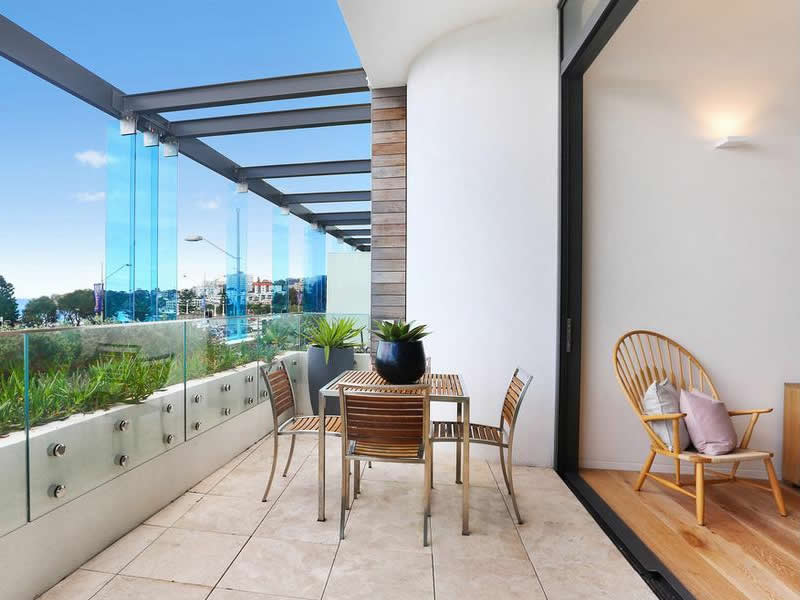 Buyers Agent Purchase – Campbell Pde, Bondi Beach, Sydney - Chairs and Table