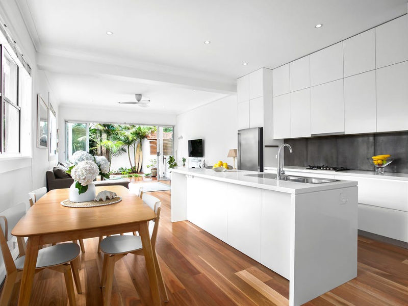 Buyers Agent Purchase – Apartment in Curlewis St., Bondi Beach, Sydney - Kitchen