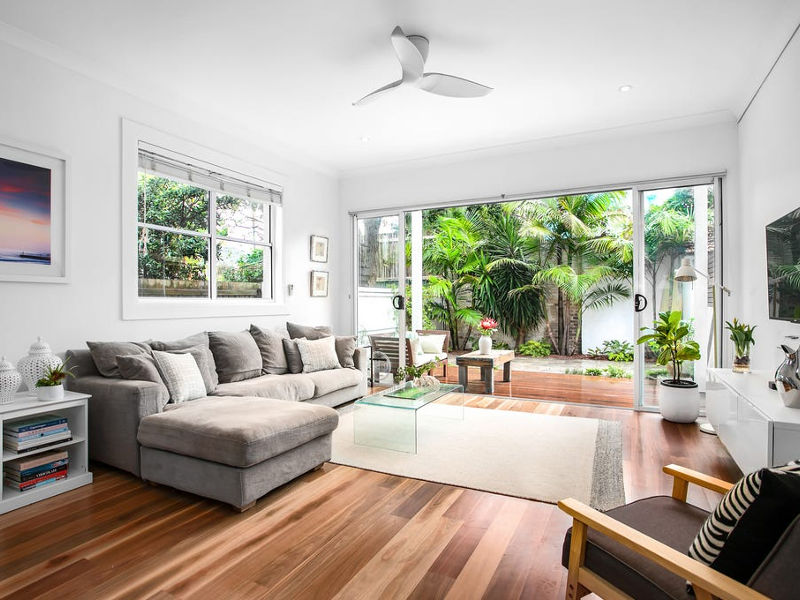 Buyers Agent Purchase – Apartment in Curlewis St., Bondi Beach, Sydney - Living Room