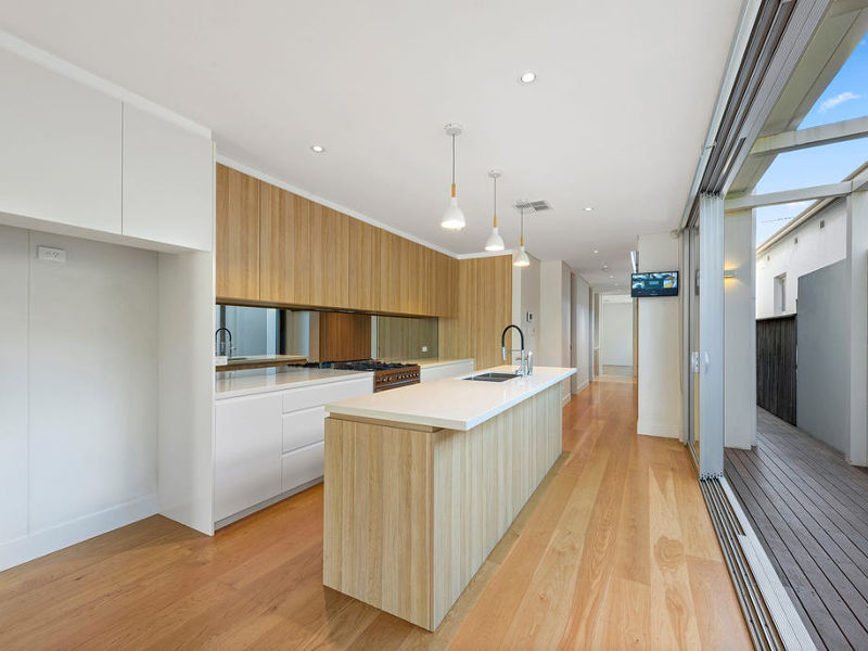 Buyers Agent Purchase – Strickland St., Rose Bay, Sydney - Second Kitchen