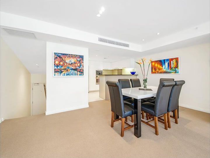 Buyers Agent Purchase – Cowper Wharf Rd, Woolloomooloo, Sydney - Dining Room