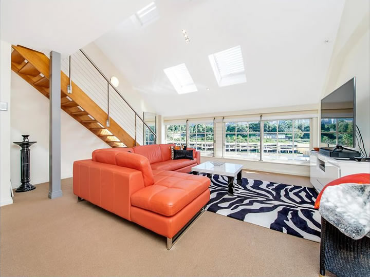 Buyers Agent Purchase – Cowper Wharf Rd, Woolloomooloo, Sydney - Living Room