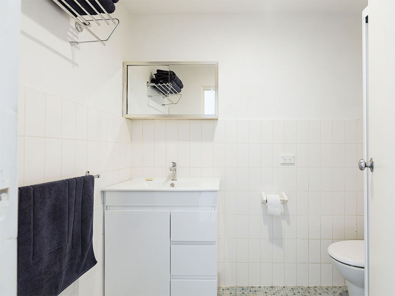 Buyers Agent Purchase – Onslow Pl, Elizabeth Bay, Sydney - Bathroom