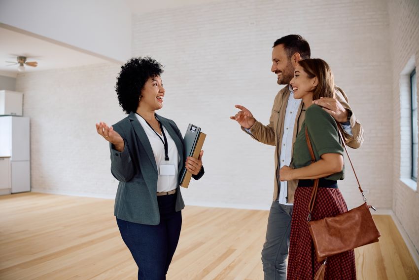 Buyers agent in Double Bay guiding clients