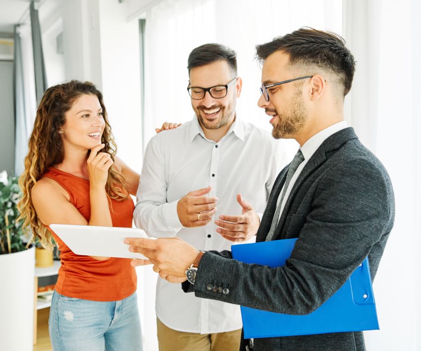 Buyers agent in Botany guiding clients